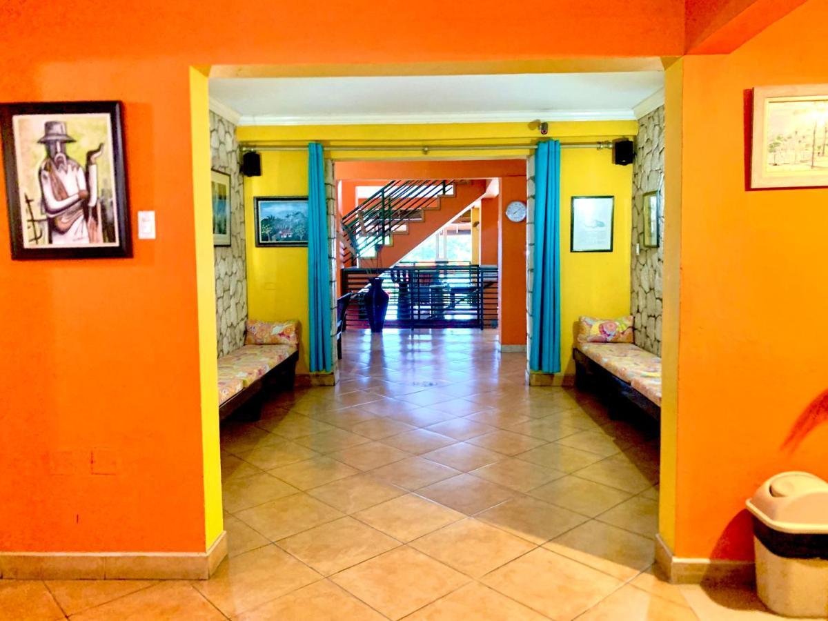 Altamont West Hotel 몬테고 베이 외부 사진