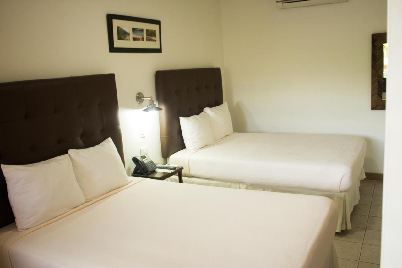 Altamont West Hotel 몬테고 베이 외부 사진