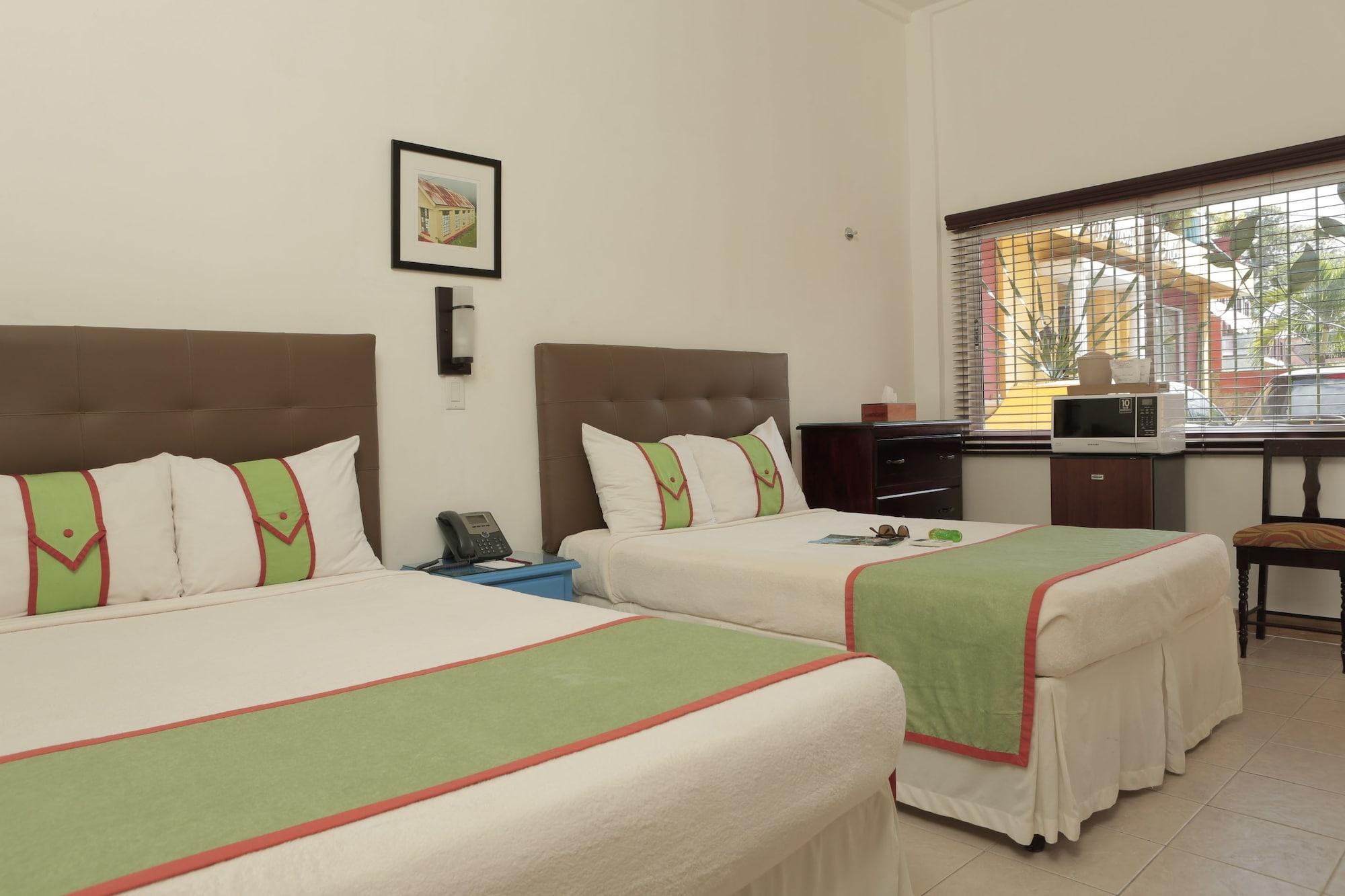 Altamont West Hotel 몬테고 베이 외부 사진