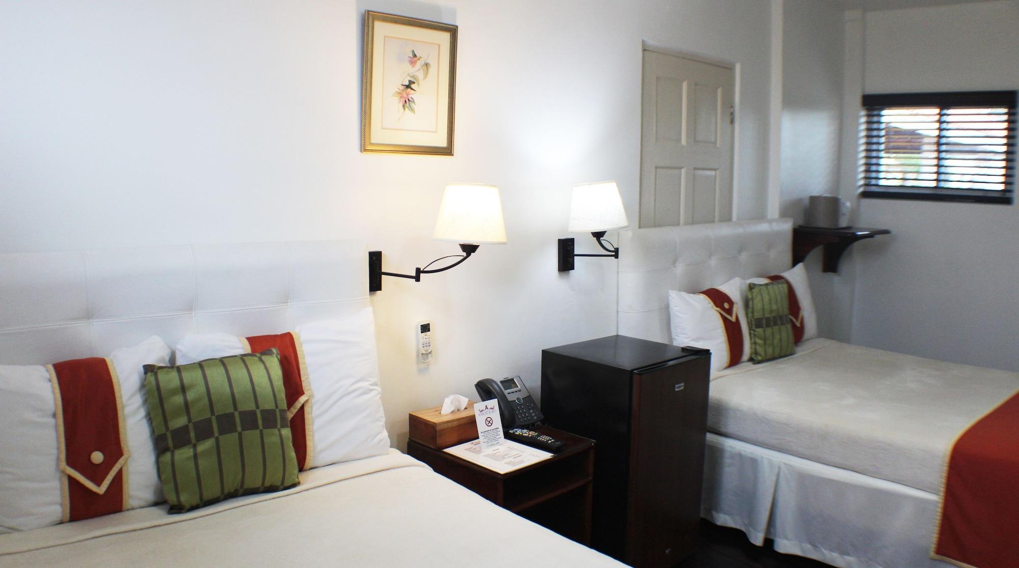 Altamont West Hotel 몬테고 베이 외부 사진