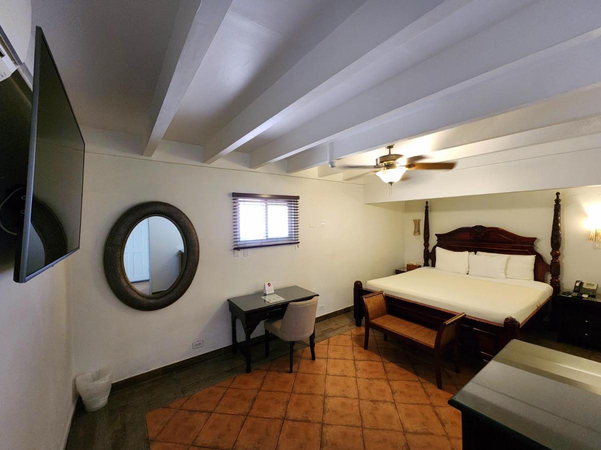 Altamont West Hotel 몬테고 베이 외부 사진