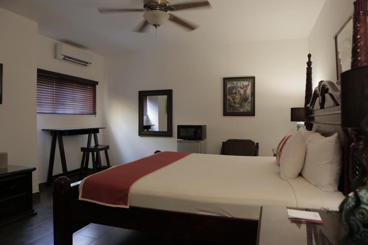 Altamont West Hotel 몬테고 베이 외부 사진